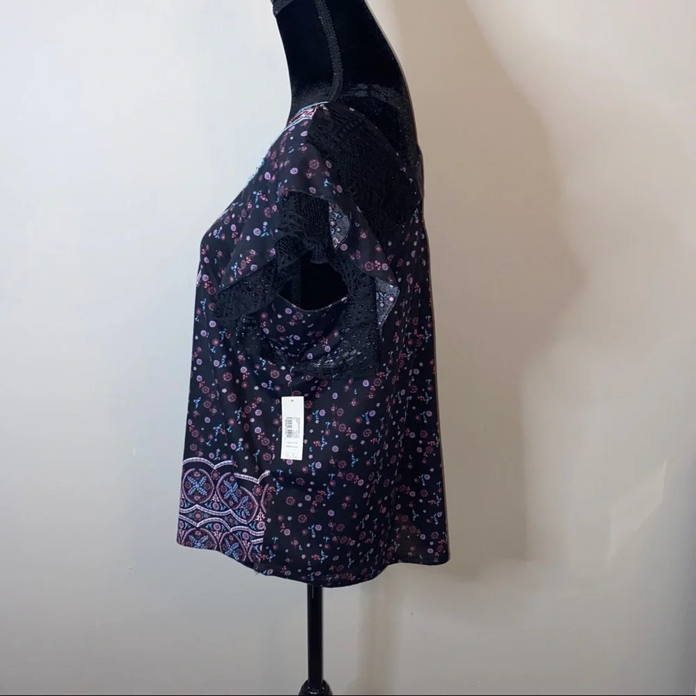No Boundaries Border Print Ruffle Top NWT - Picture 4 of 10